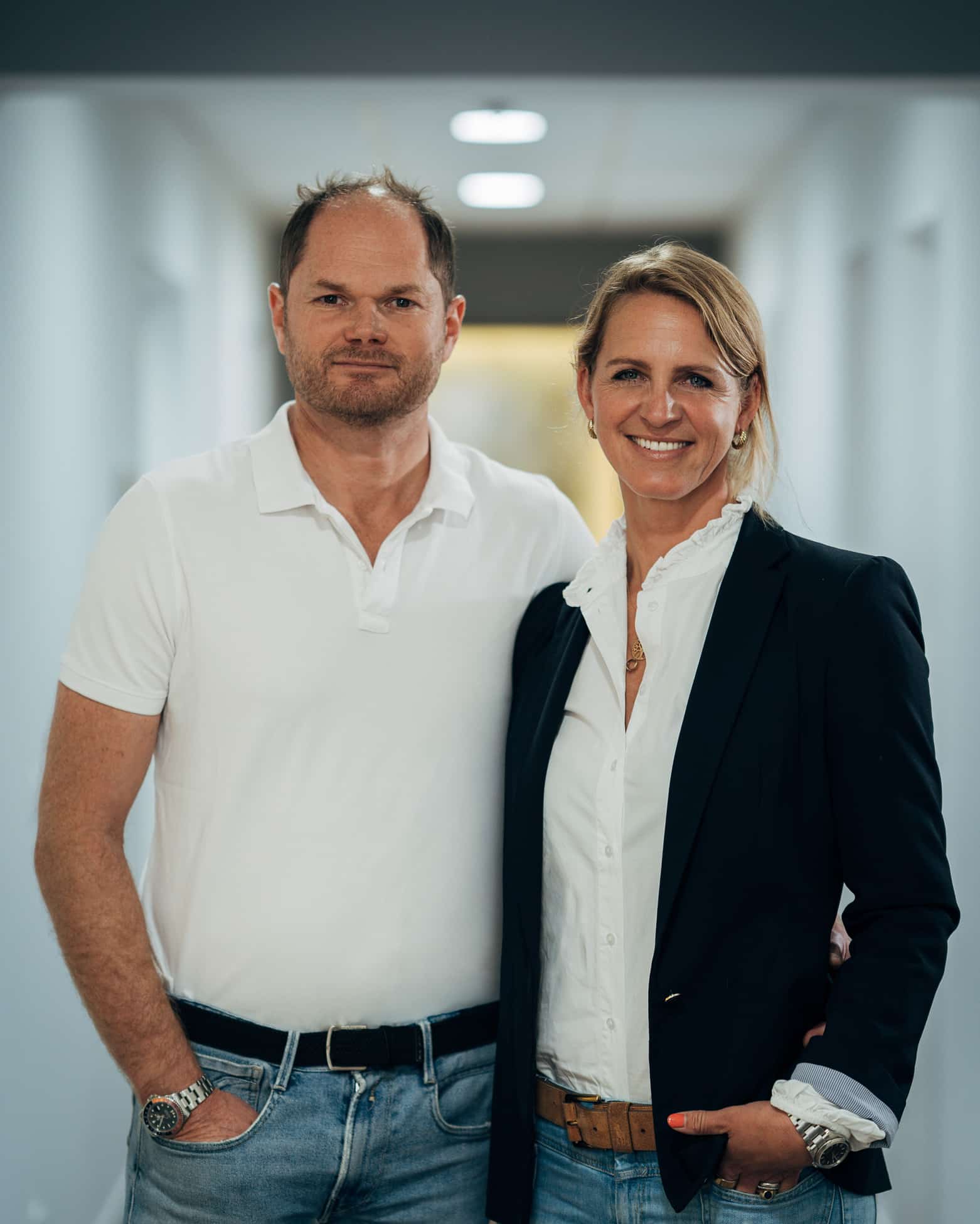 Auf dem Bild werden Herr Dr. med. Benjamin Rebhan und Sophie Rebhan abebildet.